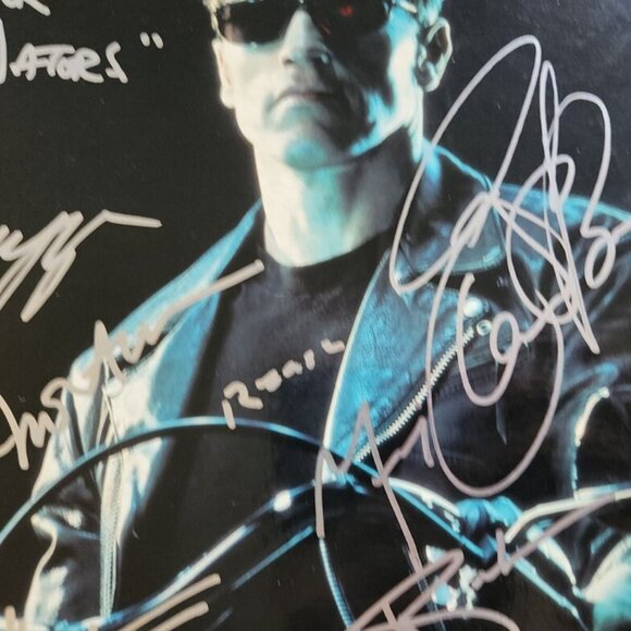 Arnold Schwarzenegger, Linda Hamilton + Cast signed Terminator 2: Judgement Day - Picture 4 of 11